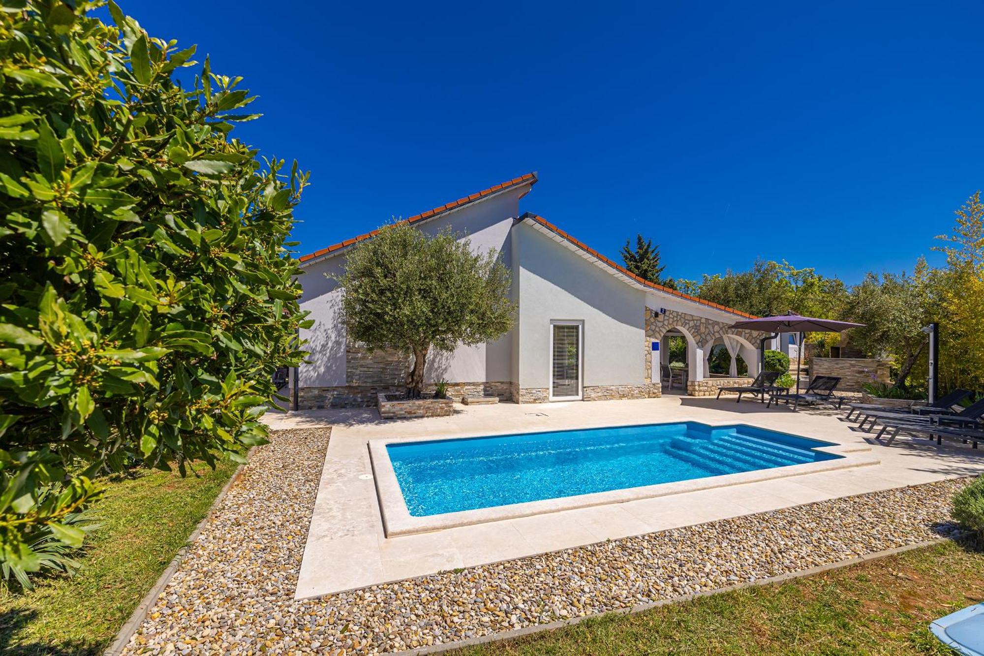 Holiday House Kai With Private Pool Pinezići Zewnętrze zdjęcie
