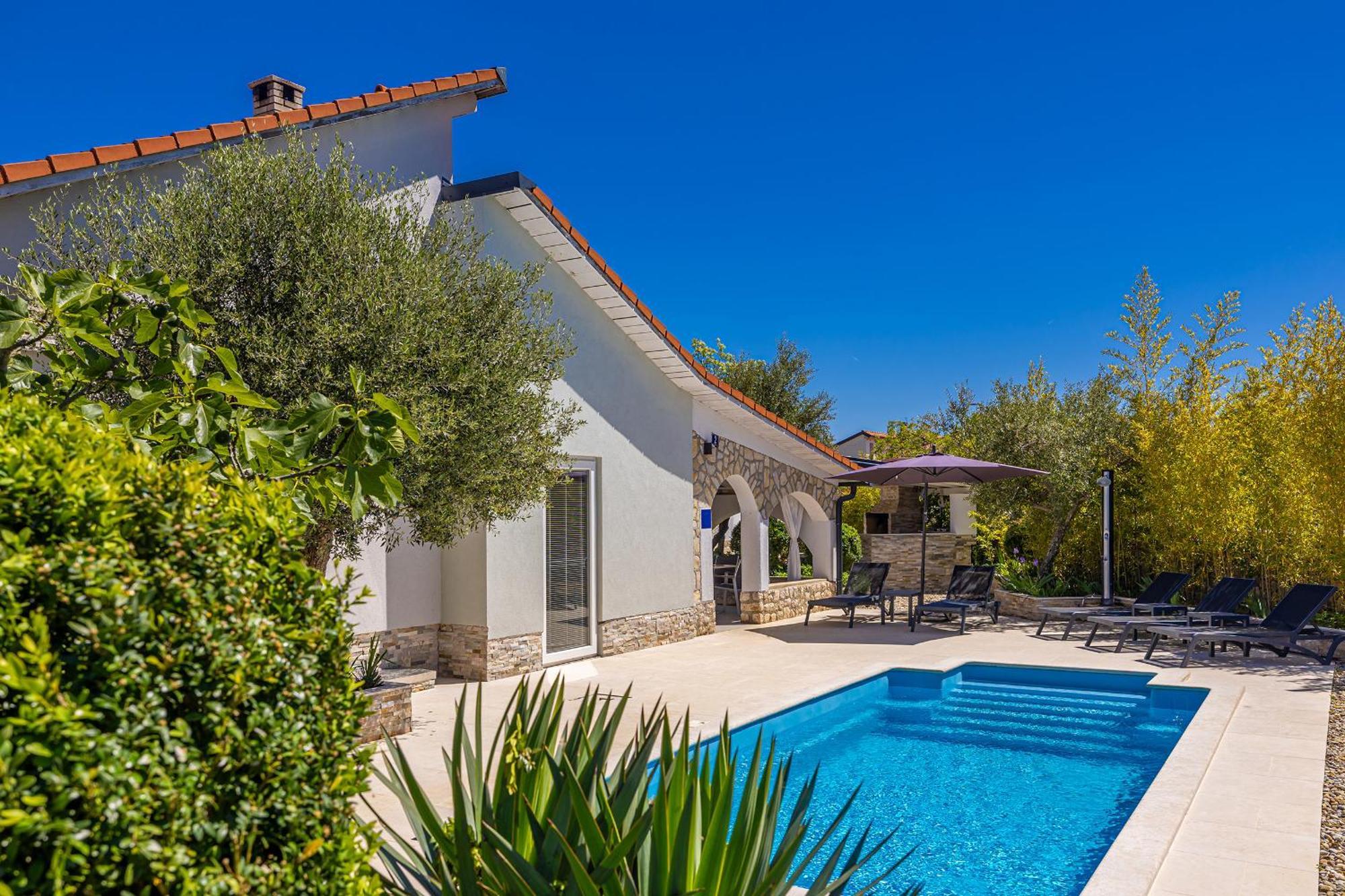 Holiday House Kai With Private Pool Pinezići Zewnętrze zdjęcie
