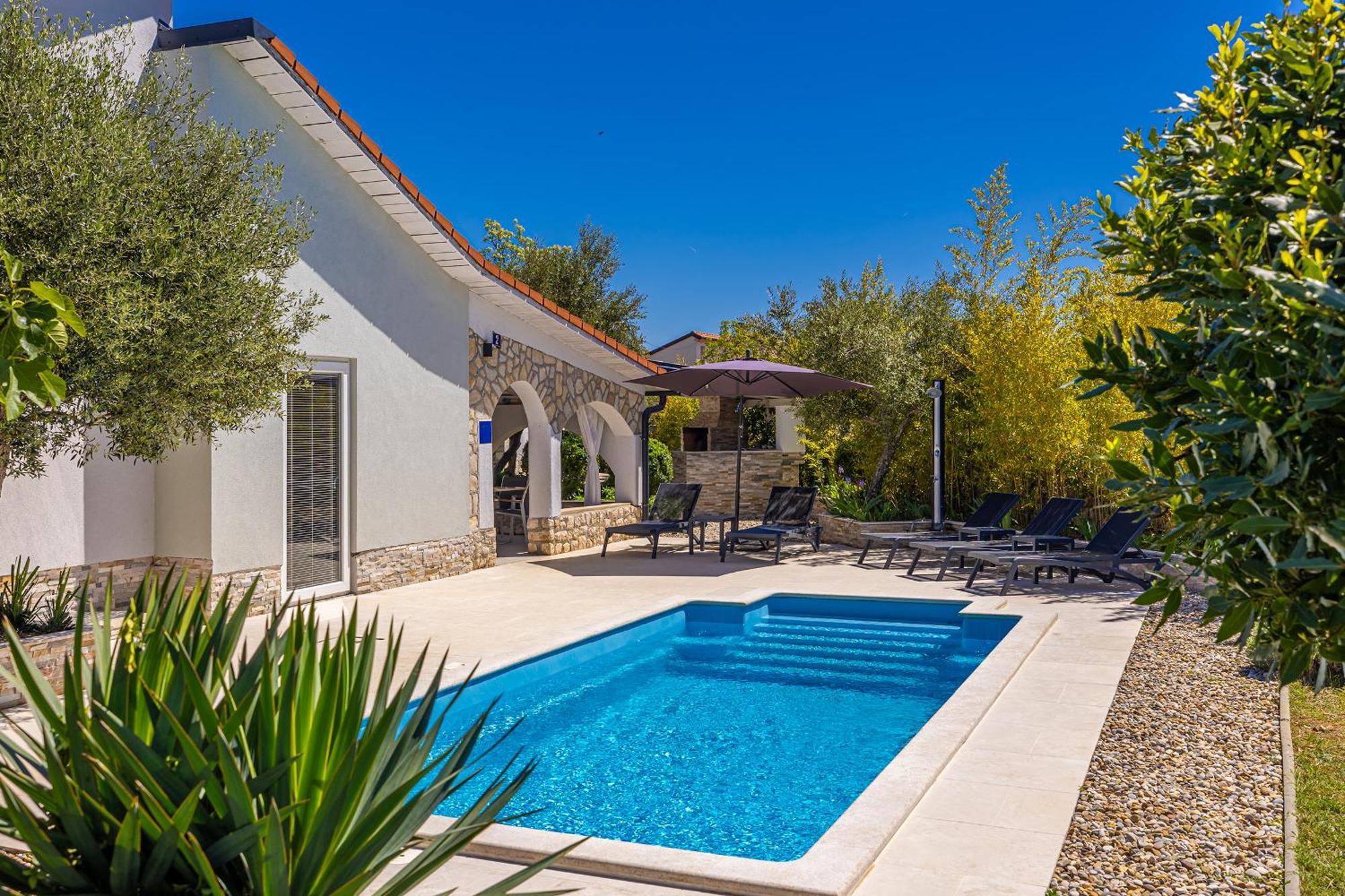 Holiday House Kai With Private Pool Pinezići Zewnętrze zdjęcie